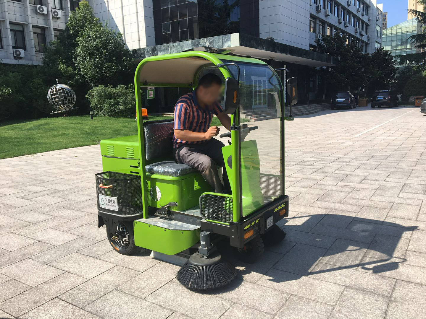 駕駛式掃地機(jī)需要被清洗么？